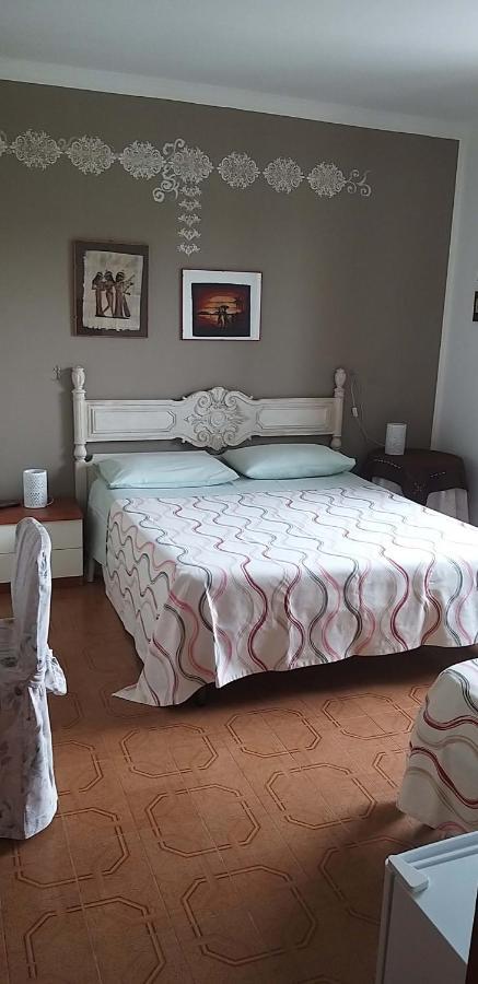 La Finestra Sul Cortile Bed & Breakfast Pomezia Exterior foto