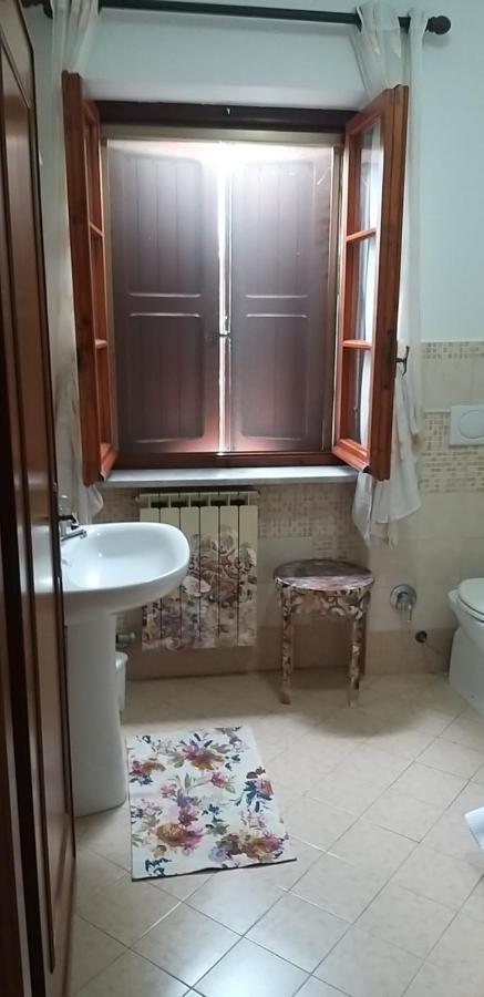 La Finestra Sul Cortile Bed & Breakfast Pomezia Exterior foto