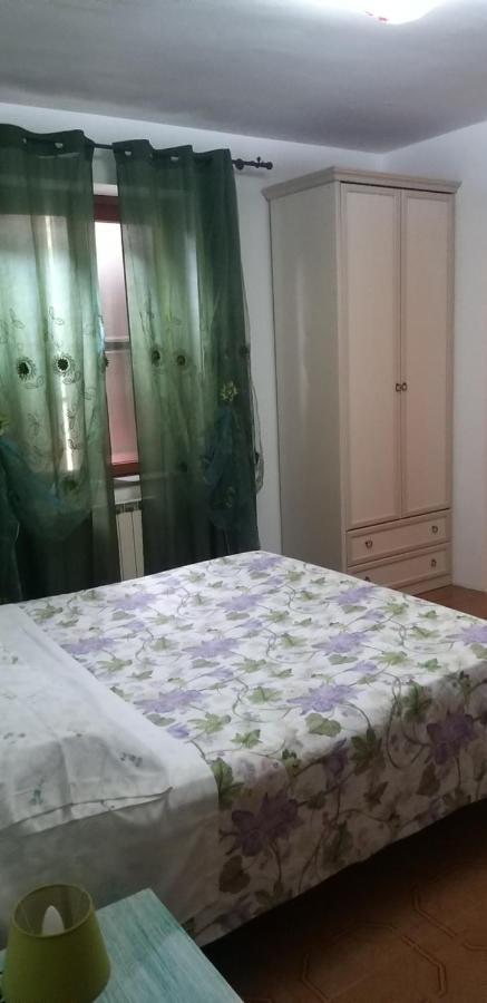 La Finestra Sul Cortile Bed & Breakfast Pomezia Exterior foto