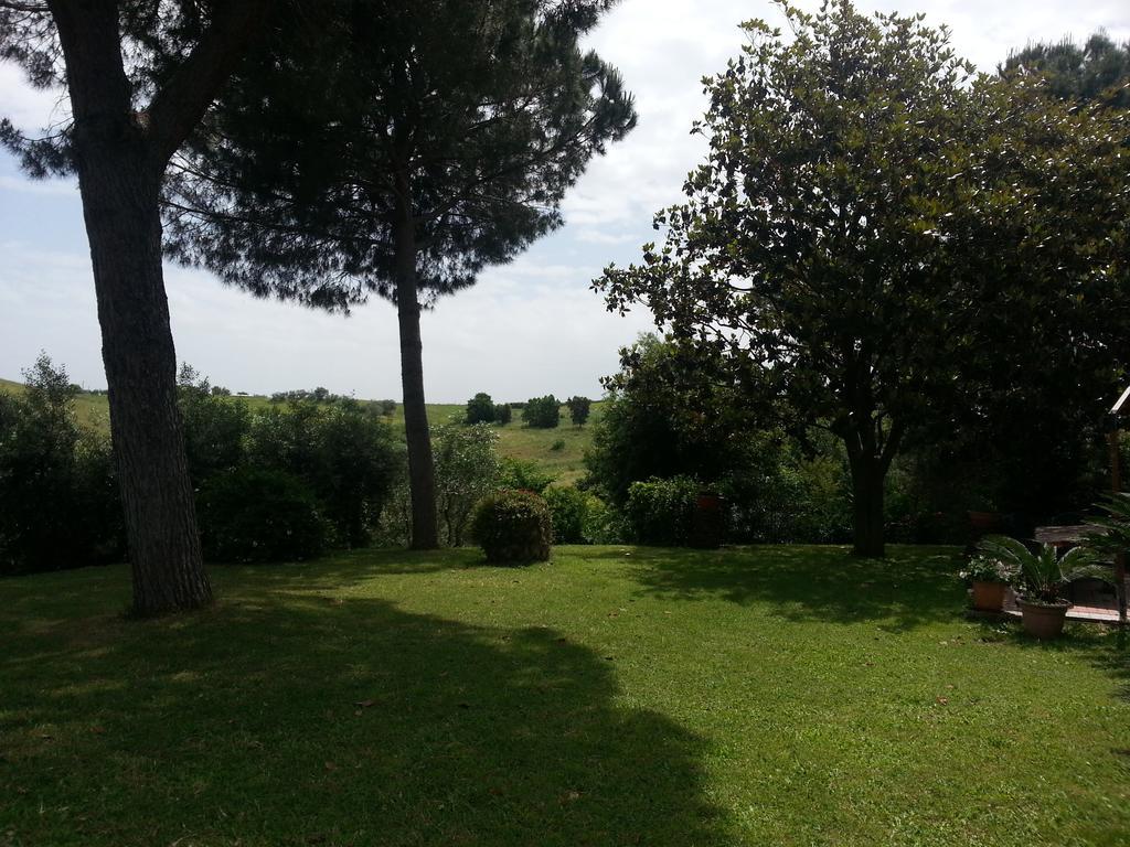 La Finestra Sul Cortile Bed & Breakfast Pomezia Exterior foto
